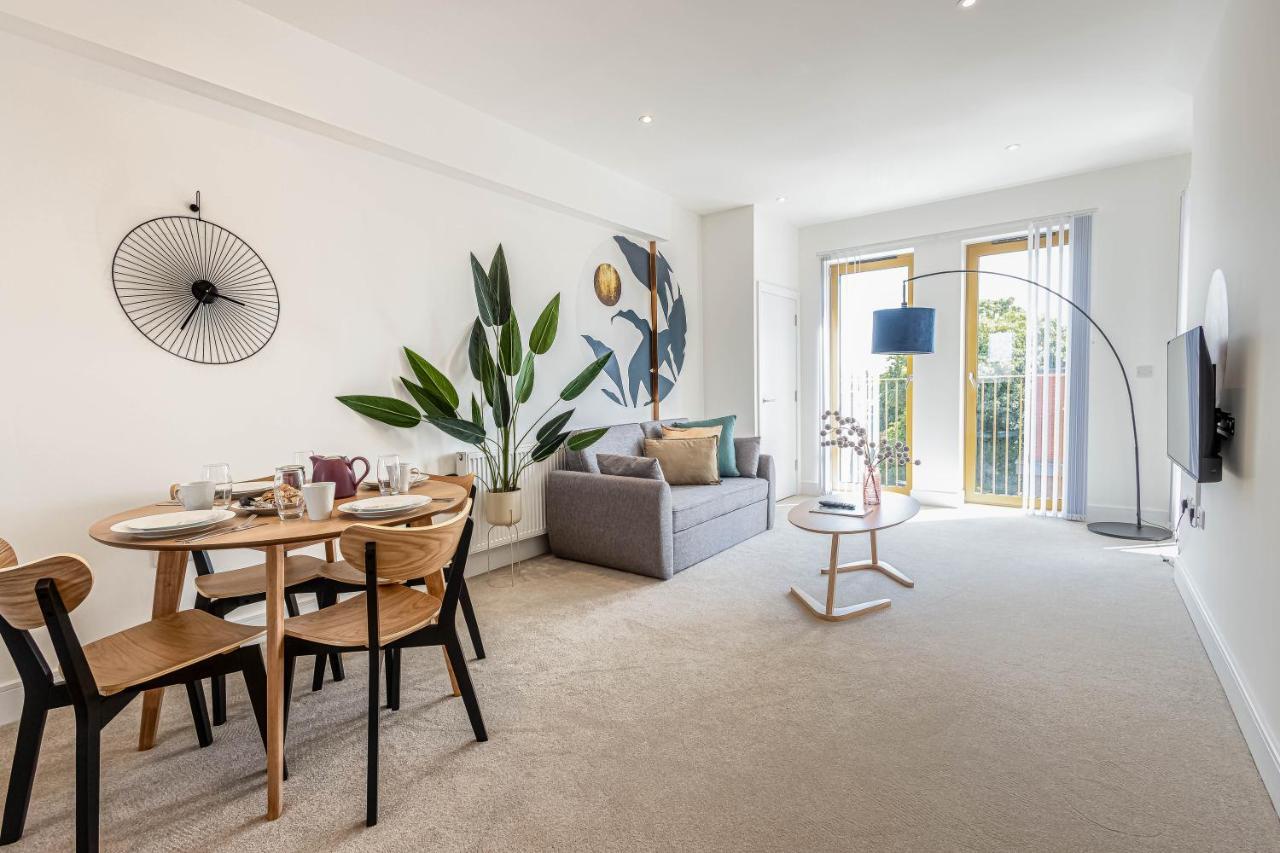 Modern Apartments With Balcony In Merton Near Wimbledon By Sojo Stay Mitcham Εξωτερικό φωτογραφία