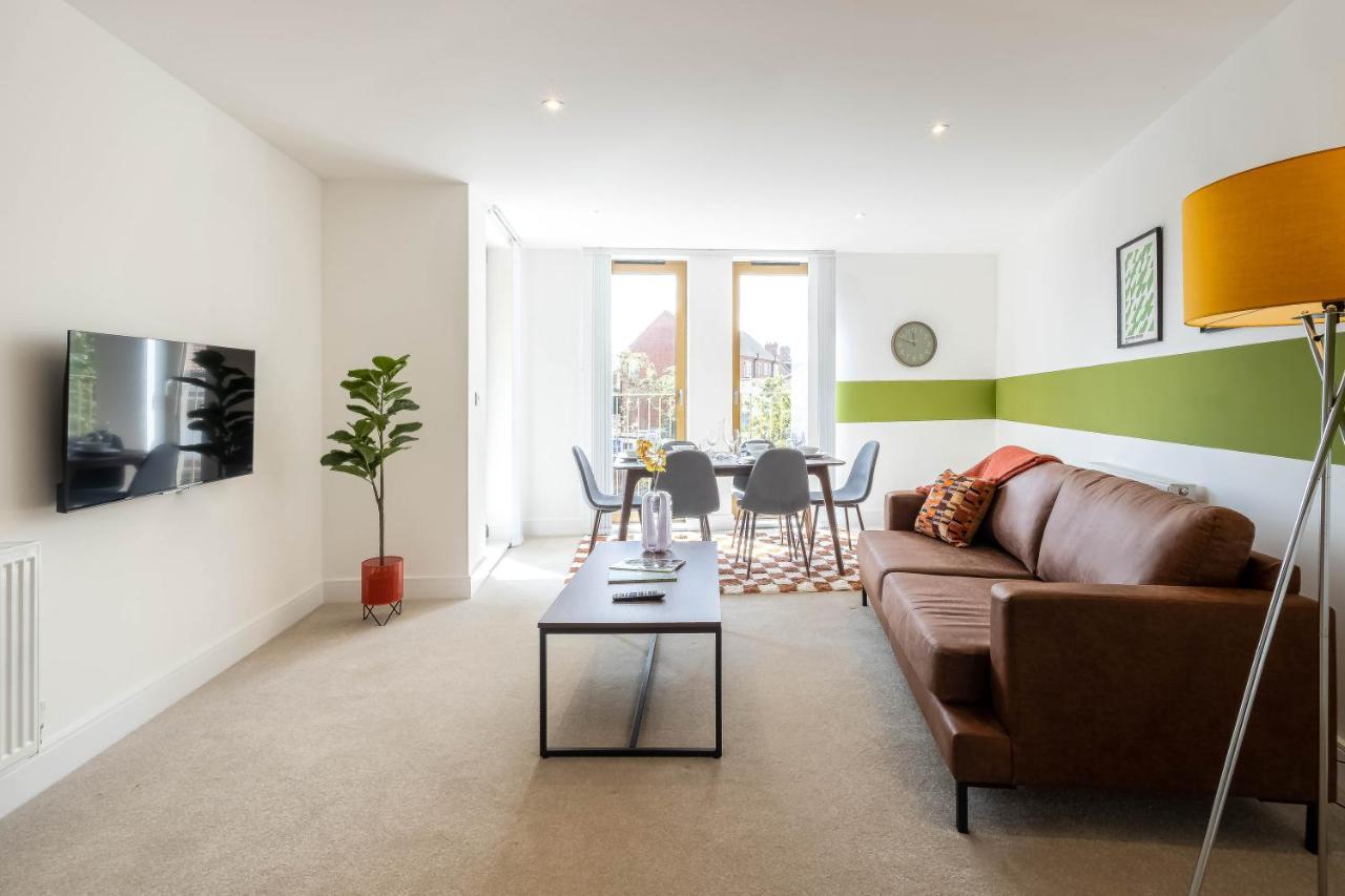 Modern Apartments With Balcony In Merton Near Wimbledon By Sojo Stay Mitcham Εξωτερικό φωτογραφία