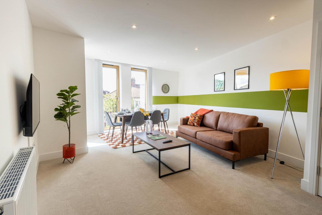 Modern Apartments With Balcony In Merton Near Wimbledon By Sojo Stay Mitcham Εξωτερικό φωτογραφία
