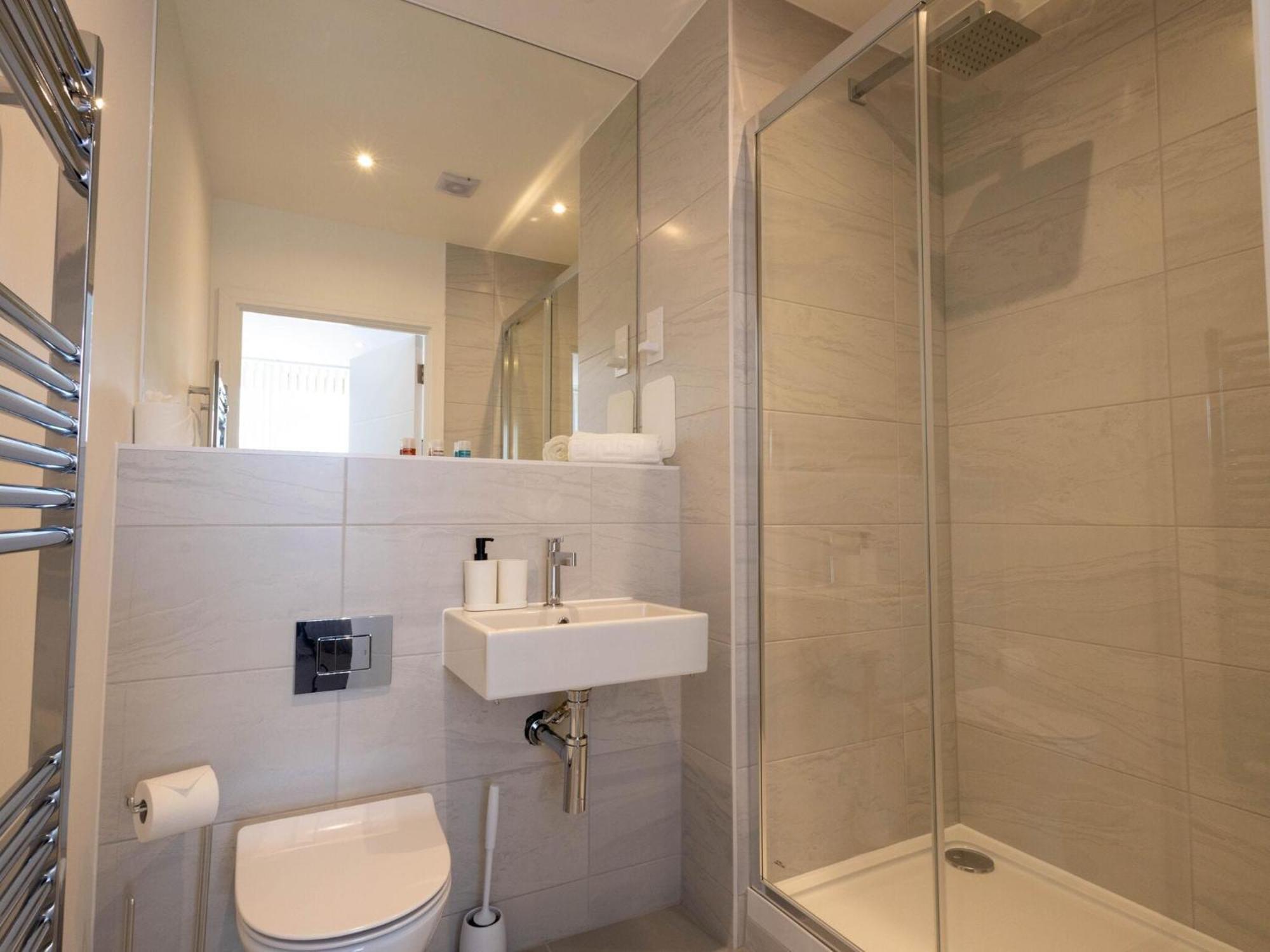 Modern Apartments With Balcony In Merton Near Wimbledon By Sojo Stay Mitcham Εξωτερικό φωτογραφία
